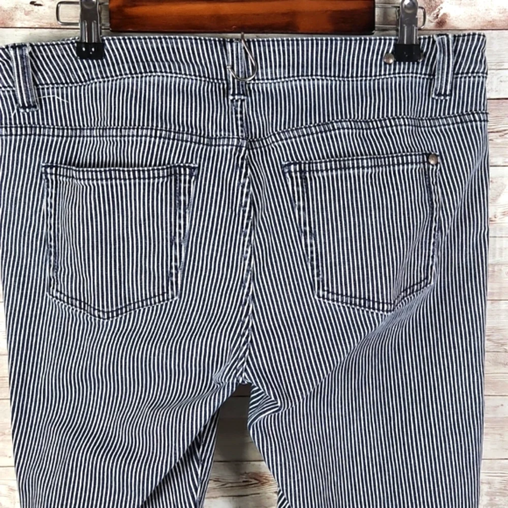 CAbi, women's blue/white stripe jeans, back pockets, great condition, Sz… - Picture 13 of 14